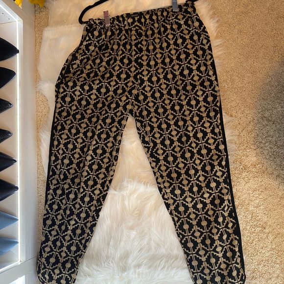 Asymmetrical pant - Picture 3 of 4
